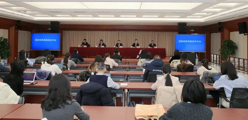 国家能源局：推动2025年全国原油产量稳定在2亿吨以上