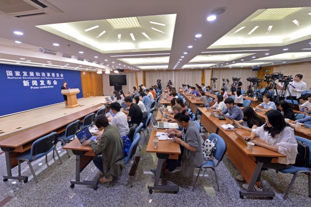 国家发展改革委举行9月份新闻发布会  介绍宏观经济运行情况并回应热点问题