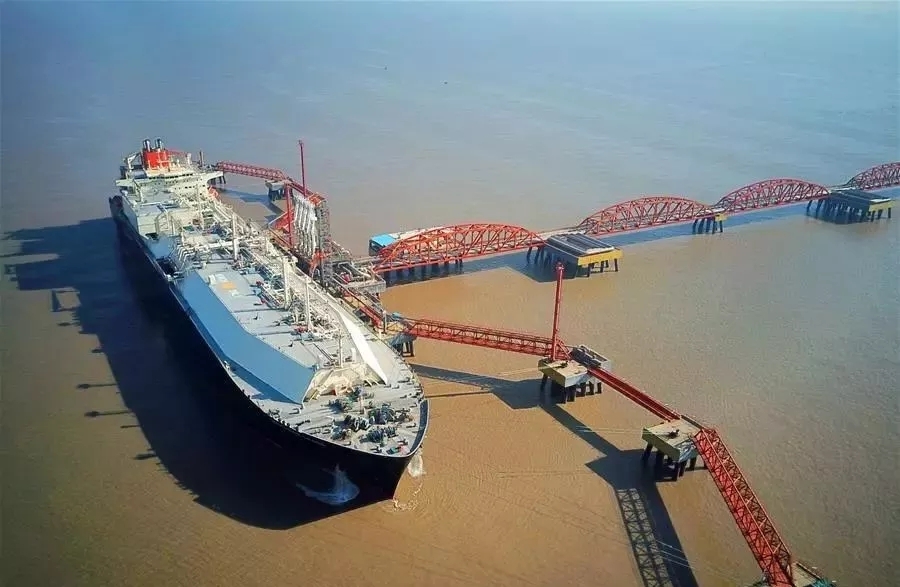 中国石油迎首船14万立方米LNG现货